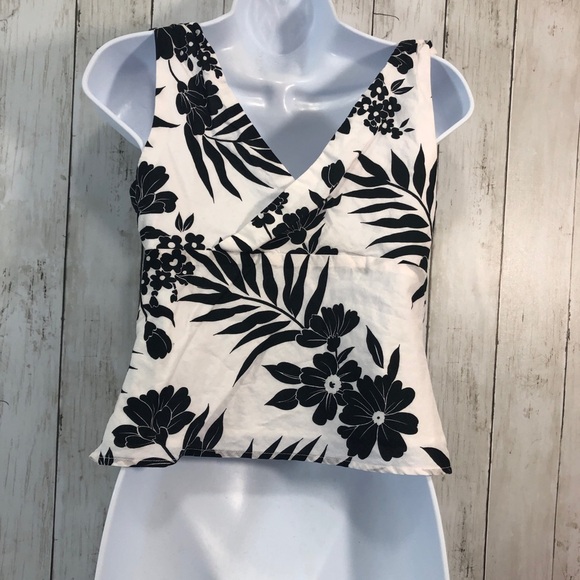 White House Black Market Tied at Shoulders Top 2 - Picture 3 of 10